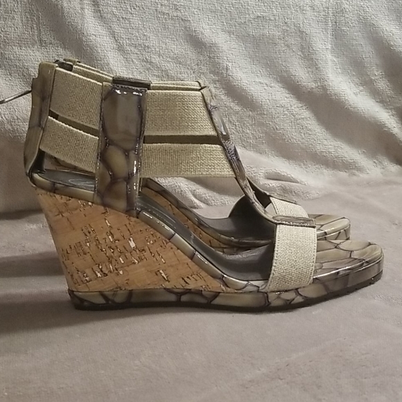 Donald J. Pliner Shoes - Donald J Pliner Majio T-Strap Wedge Sandals